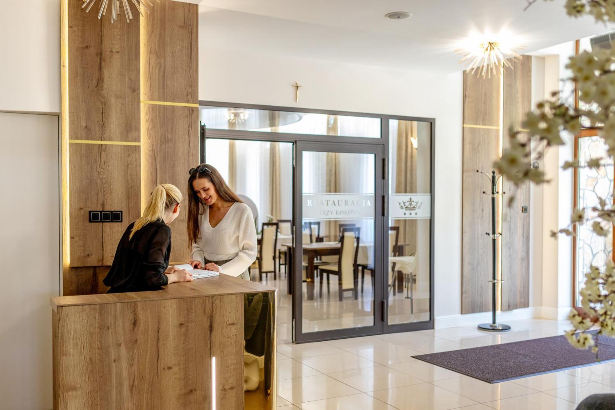 Trzy Korony Hotel Głogów Małopolski Exterior foto